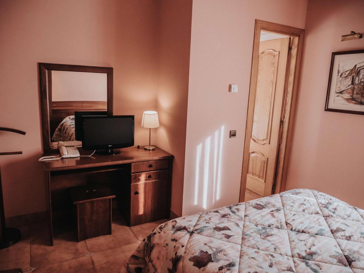 Hostal Les Fonts Castellar De N'Hug Dış mekan fotoğraf